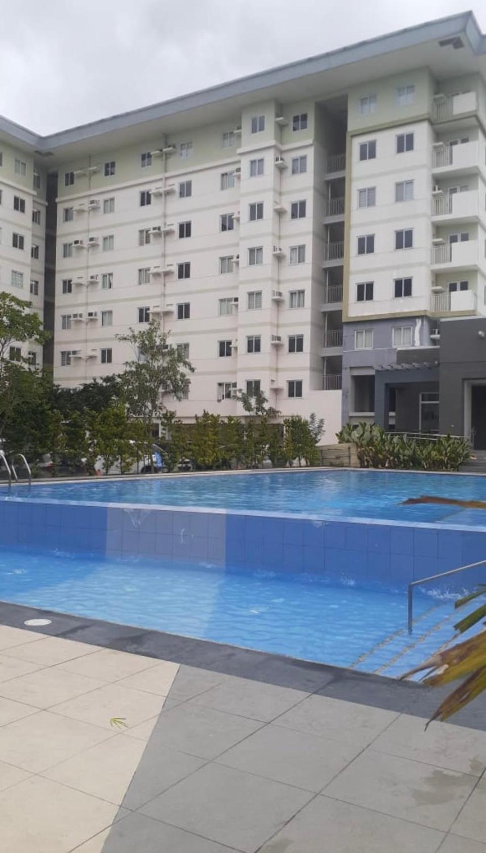 Staycation Condo With Pool Near Sm Tungko, Bulacan Tunkong Mangga エクステリア 写真