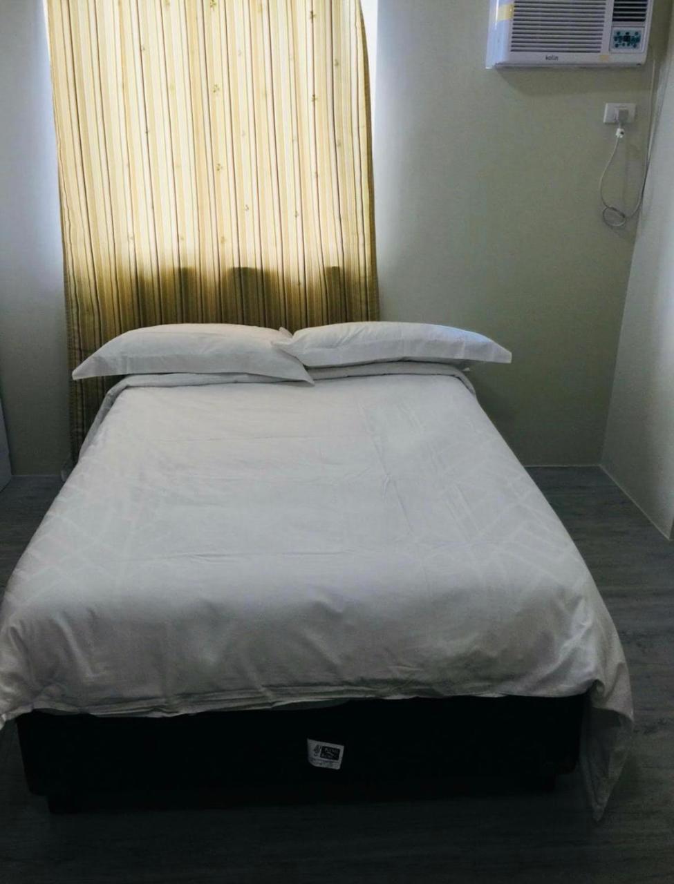 Staycation Condo With Pool Near Sm Tungko, Bulacan Tunkong Mangga エクステリア 写真