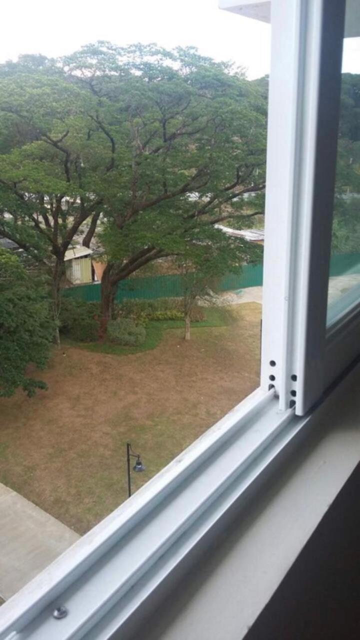 Staycation Condo With Pool Near Sm Tungko, Bulacan Tunkong Mangga エクステリア 写真