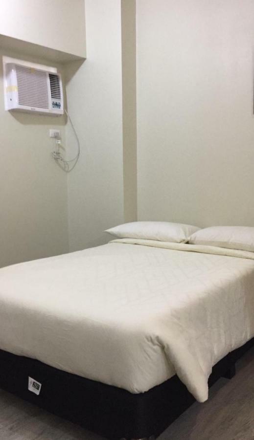 Staycation Condo With Pool Near Sm Tungko, Bulacan Tunkong Mangga エクステリア 写真